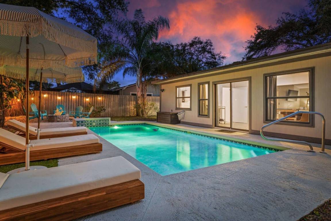 Apartment ∙ 4 Bedrooms ∙ 10 Guests - Dunedin, FL
