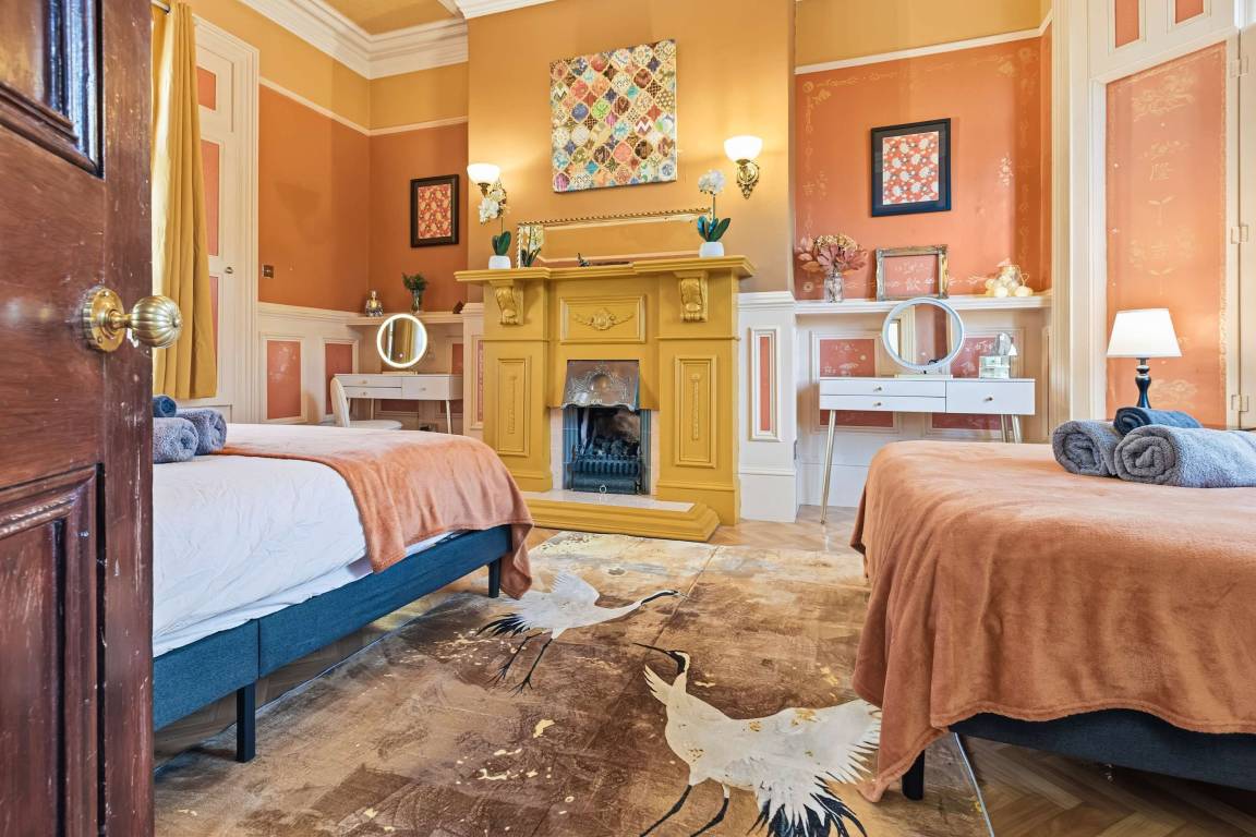 Apartment ∙ 5 Bedrooms ∙ 16 Guests - Manchester