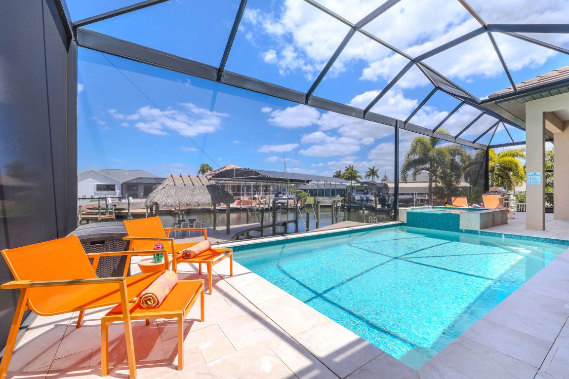 231 M² Villa ∙ 4 Bedrooms ∙ 10 Guests - Cape Coral, FL