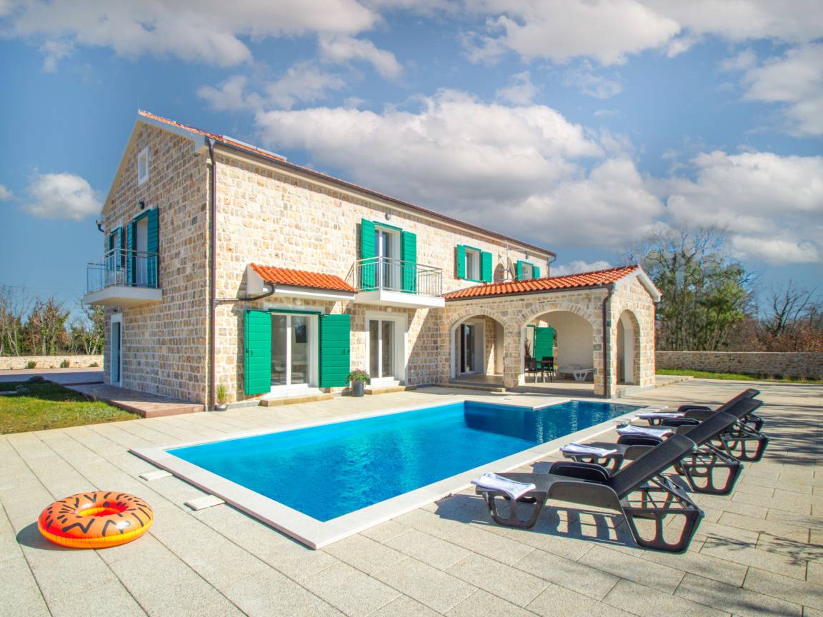 300 M² House ∙ 6 Bedrooms ∙ 12 Guests - Croatia