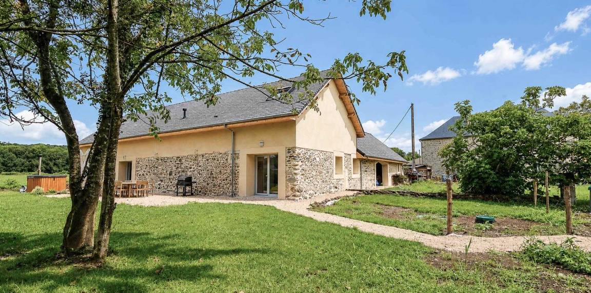 208 M² Gîte ∙ 6 Bedrooms ∙ 12 Guests - Lourdes