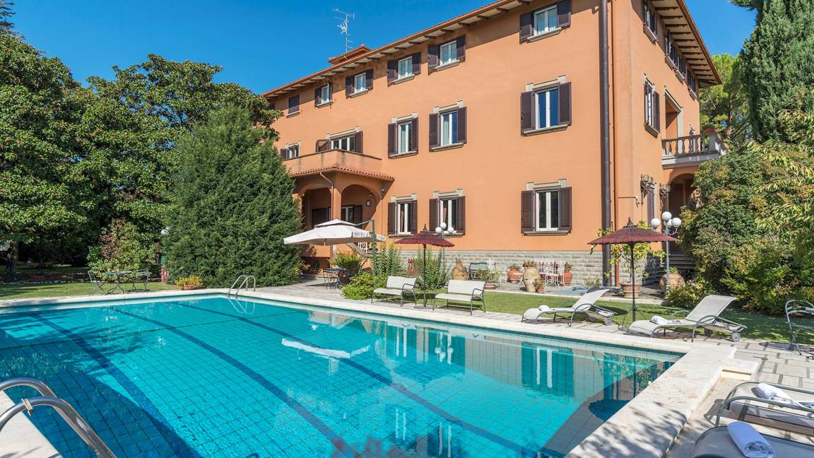 1600 M² Villa ∙ 8 Habitaciones ∙ 14 Huéspedes - Umbria