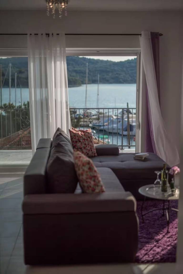 100 M² Apartment ∙ 3 Bedrooms ∙ 6 Guests - Betina
