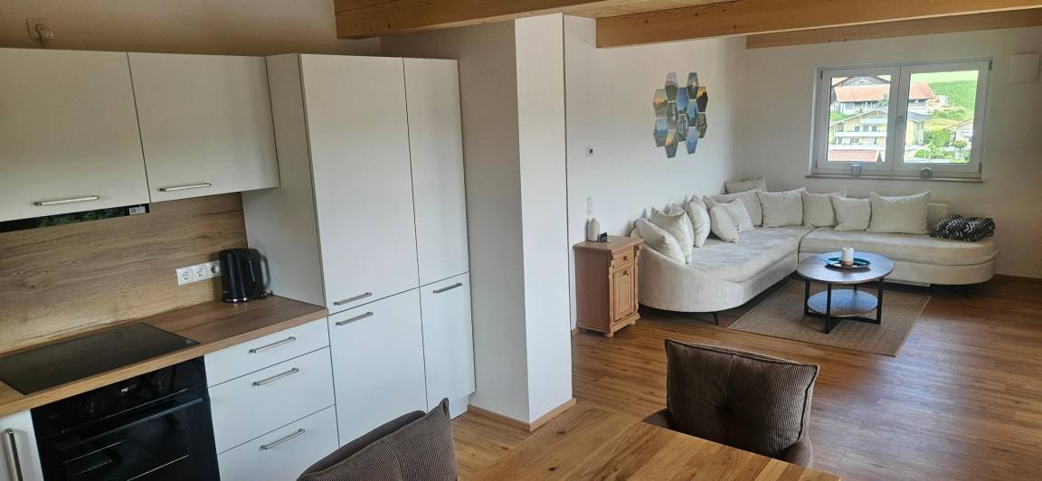 90 M² Lägenhet ∙ 6 Gäster - Lam