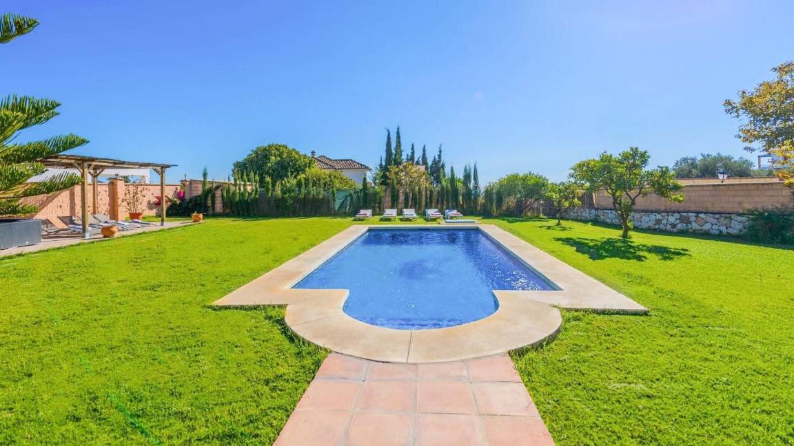 375 M² House ∙ 5 Bedrooms ∙ 10 Guests - Fuengirola