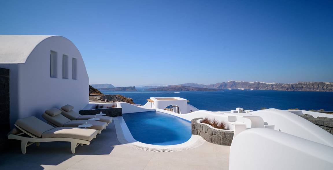 Villa ∙ 3 Bedrooms ∙ 6 Guests - Santorini
