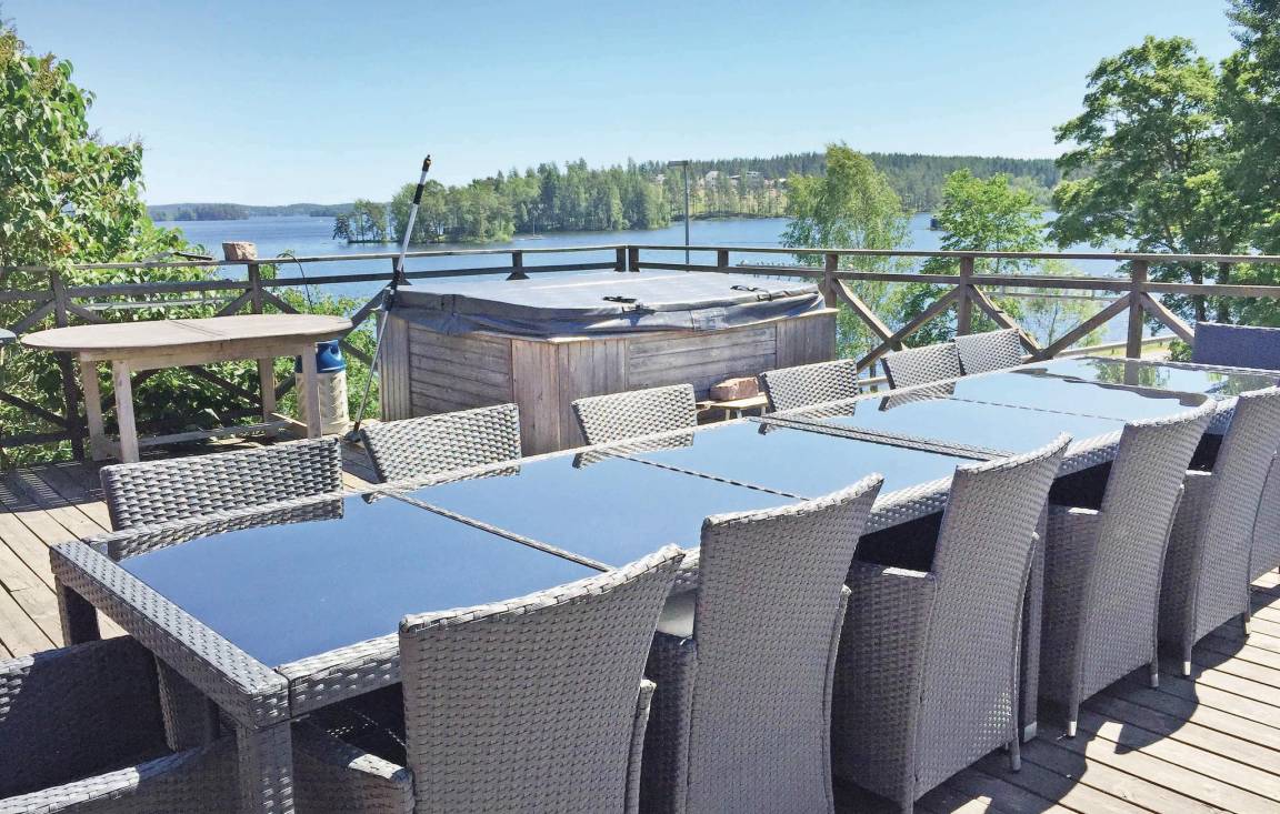 240 M² Hus ∙ 6 Sovrum ∙ 12 Gäster - Tranås