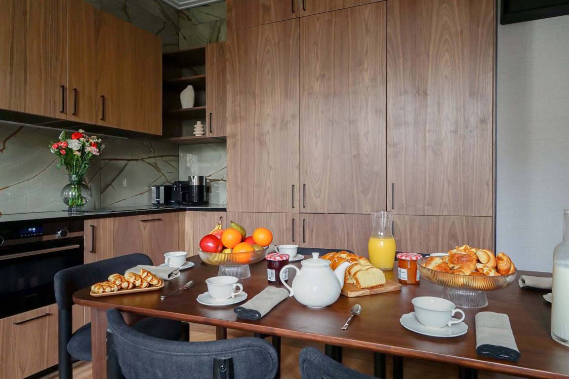 73 M² Apartment ∙ 3 Bedrooms ∙ 8 Guests - Versailles