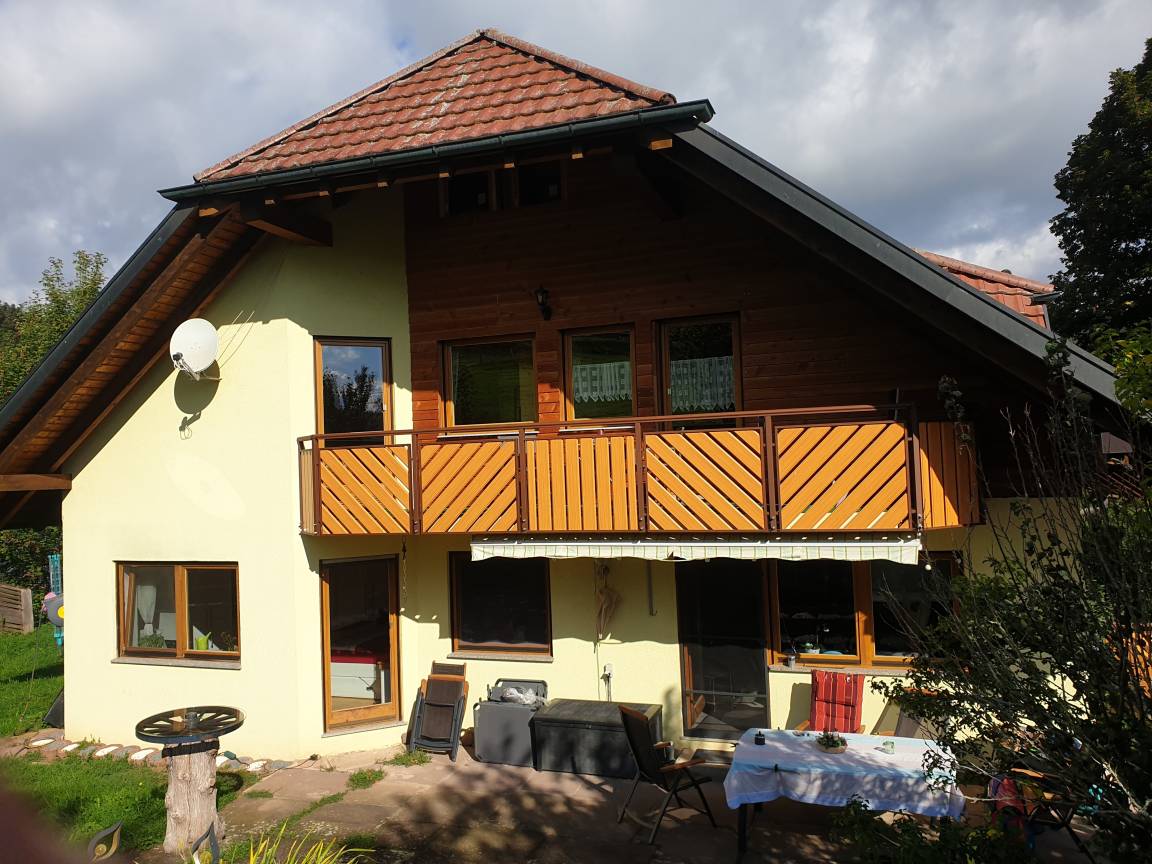75 M² Ferienwohnung ∙ 1 Schlafzimmer ∙ 5 Gäste - Waldachtal