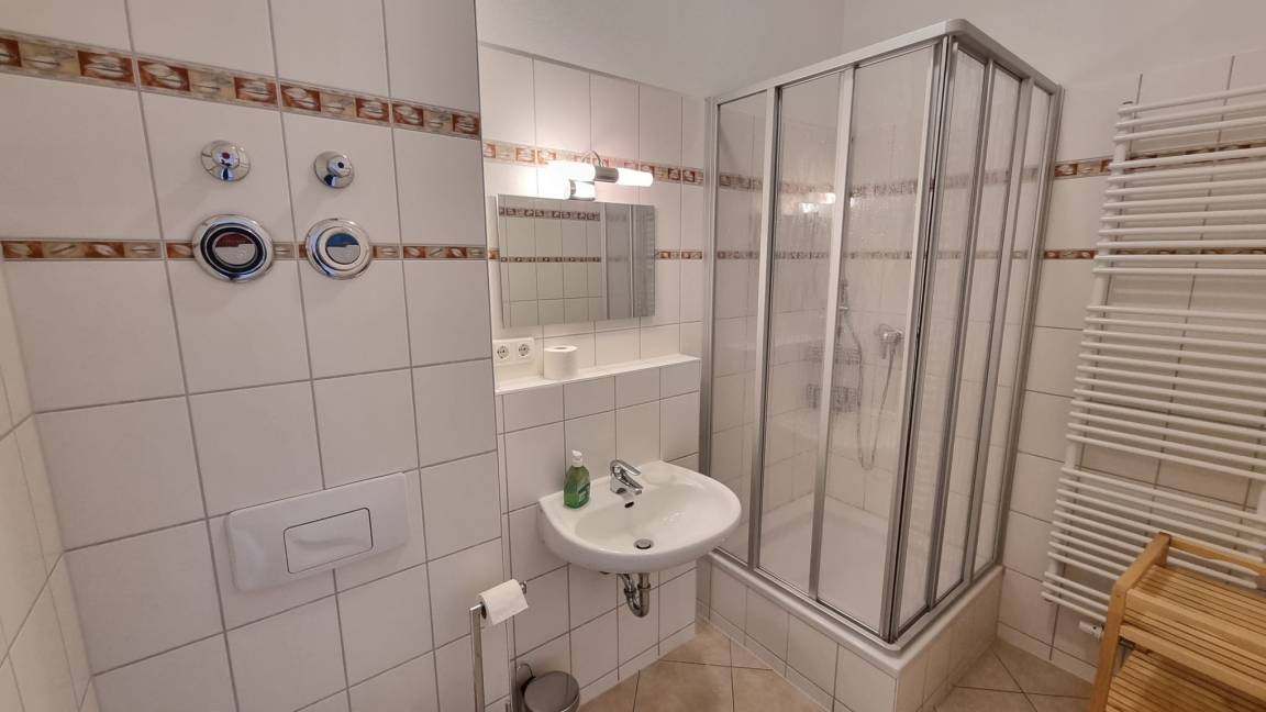 61 m² Ferienwohnung ∙ 2 Schlafzimmer ∙ 4 Gäste – Bild 11