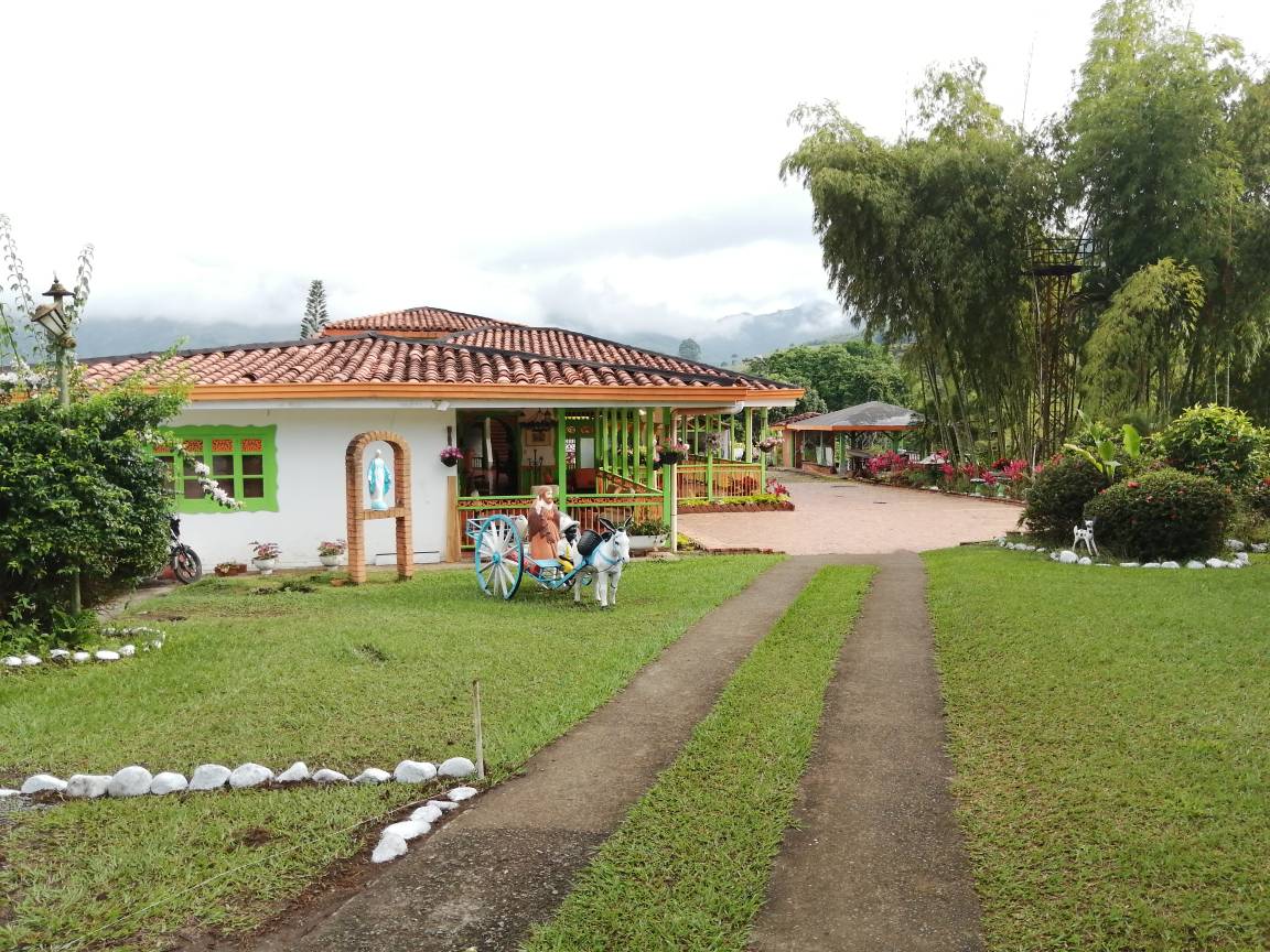 Habitación Privada ∙ 1 Habitación ∙ 4 Huéspedes - Pereira, Colombia