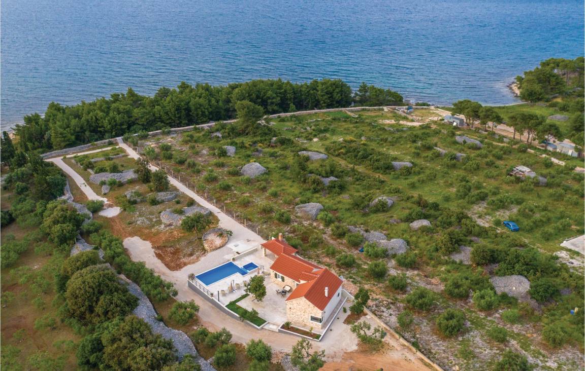 100 M² House ∙ 3 Bedrooms ∙ 6 Guests - Supetar