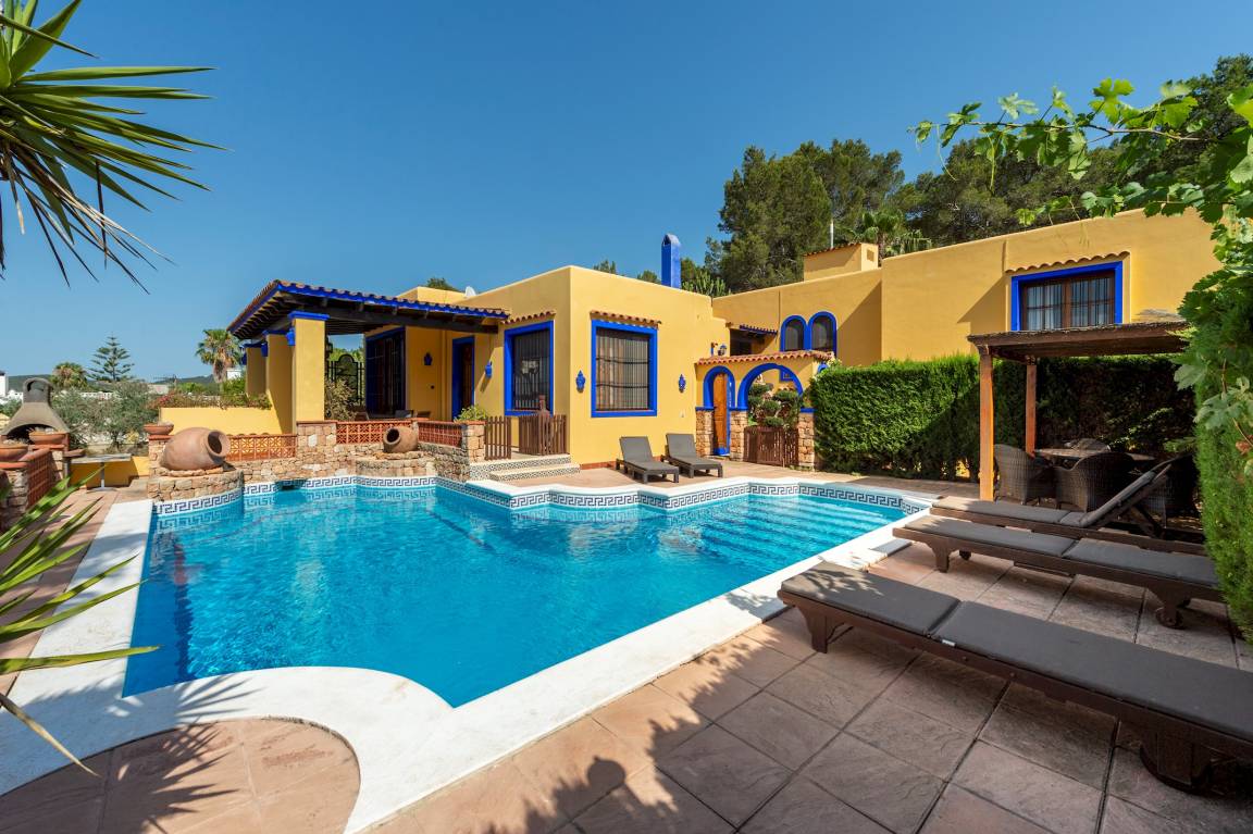 250 M² Villa ∙ 5 Bedrooms ∙ 10 Guests - Ibiza