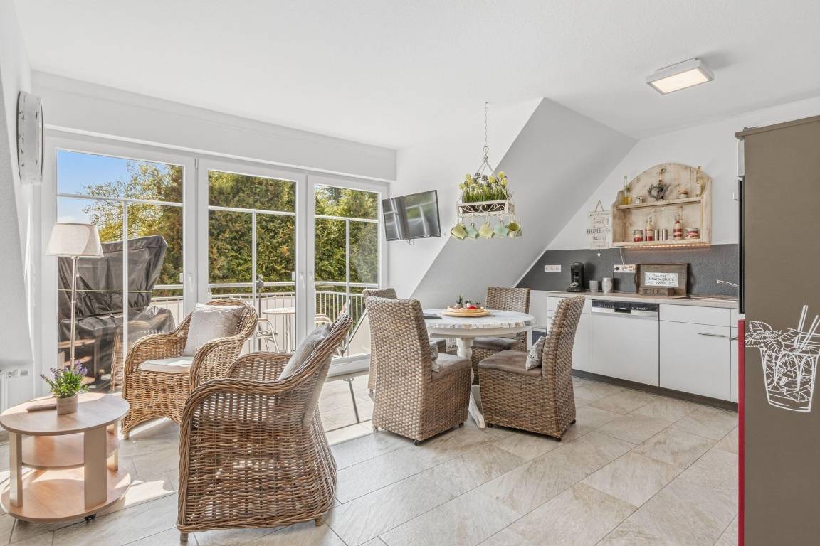 65 M² Huoneisto ∙ 2 Makuuhuonetta ∙ 4 Vierasta - Norden