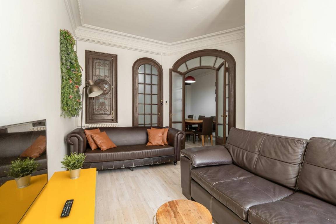 119 M² Apartment ∙ 4 Bedrooms ∙ 8 Guests - Barcelona