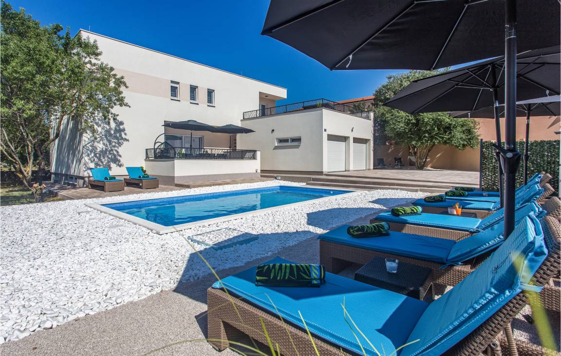 296 M² Maison De Vacances ∙ 5 Chambres ∙ 10 Personnes - Sinj