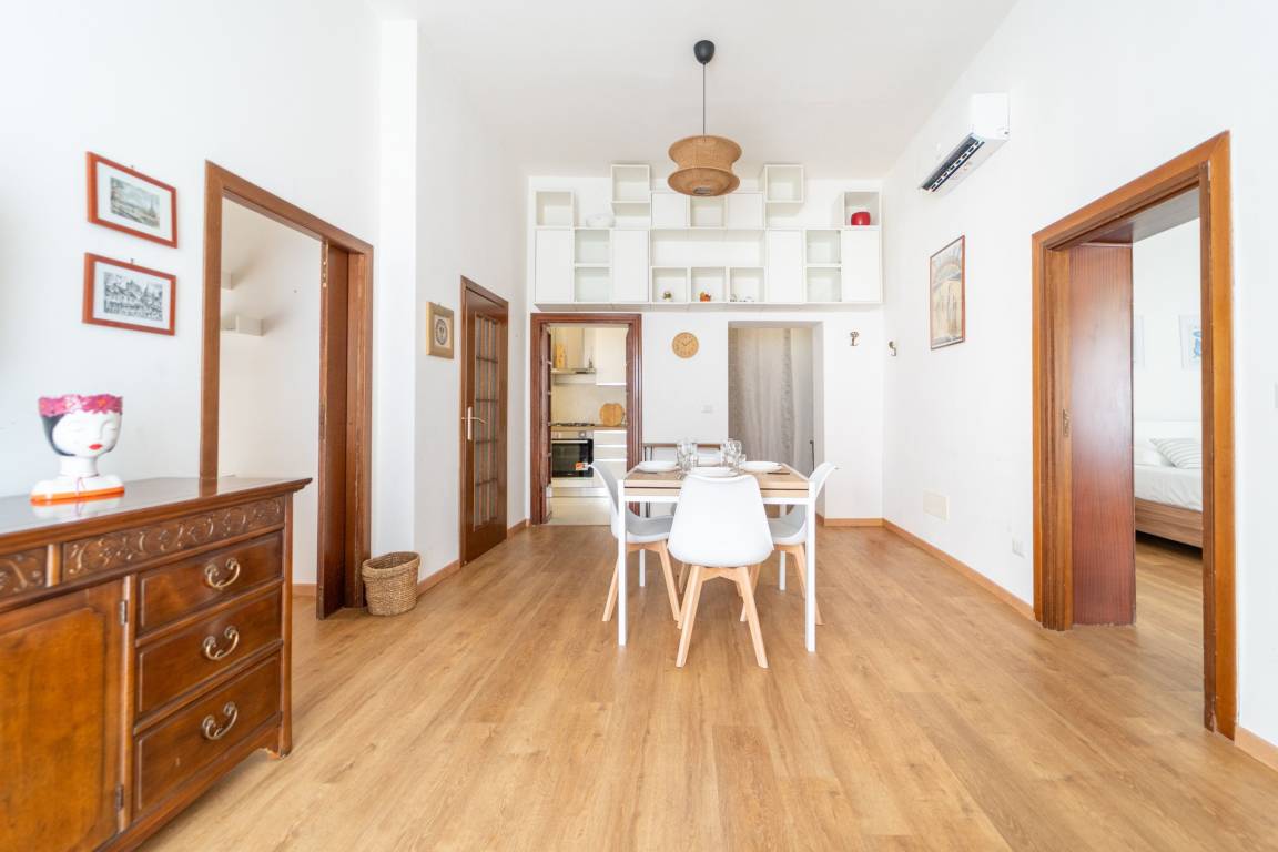90 M² Apartment ∙ 2 Bedrooms ∙ 5 Guests - Naples