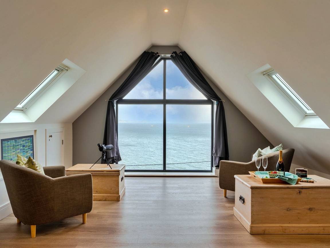 300 M² House ∙ 4 Bedrooms ∙ 8 Guests - Penzance