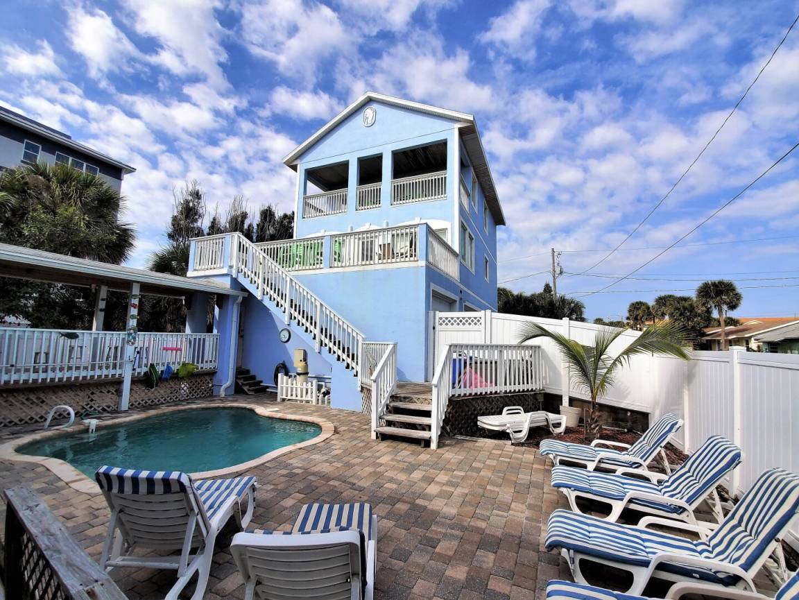 House ∙ 4 Bedrooms ∙ 12 Guests - Cocoa Beach, FL