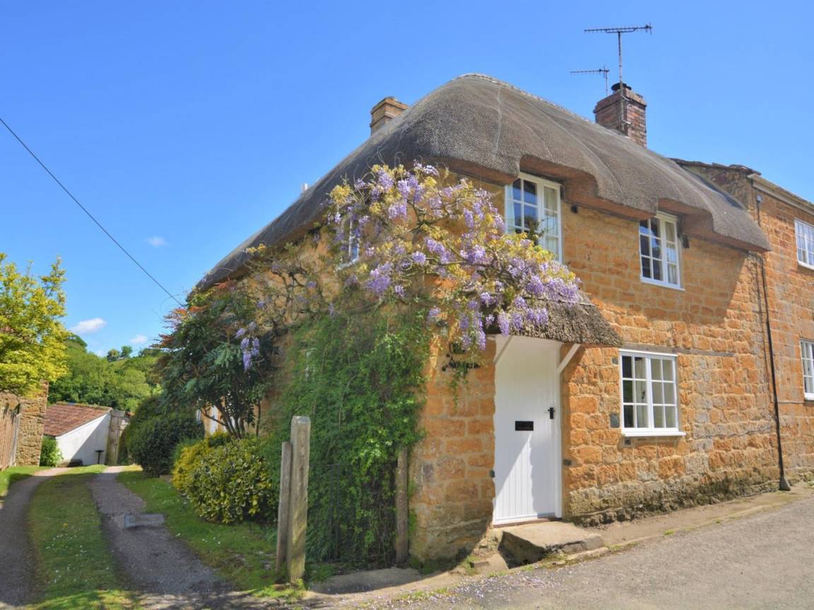 Cottage ∙ 3 Bedrooms ∙ 4 Guests - Dorset