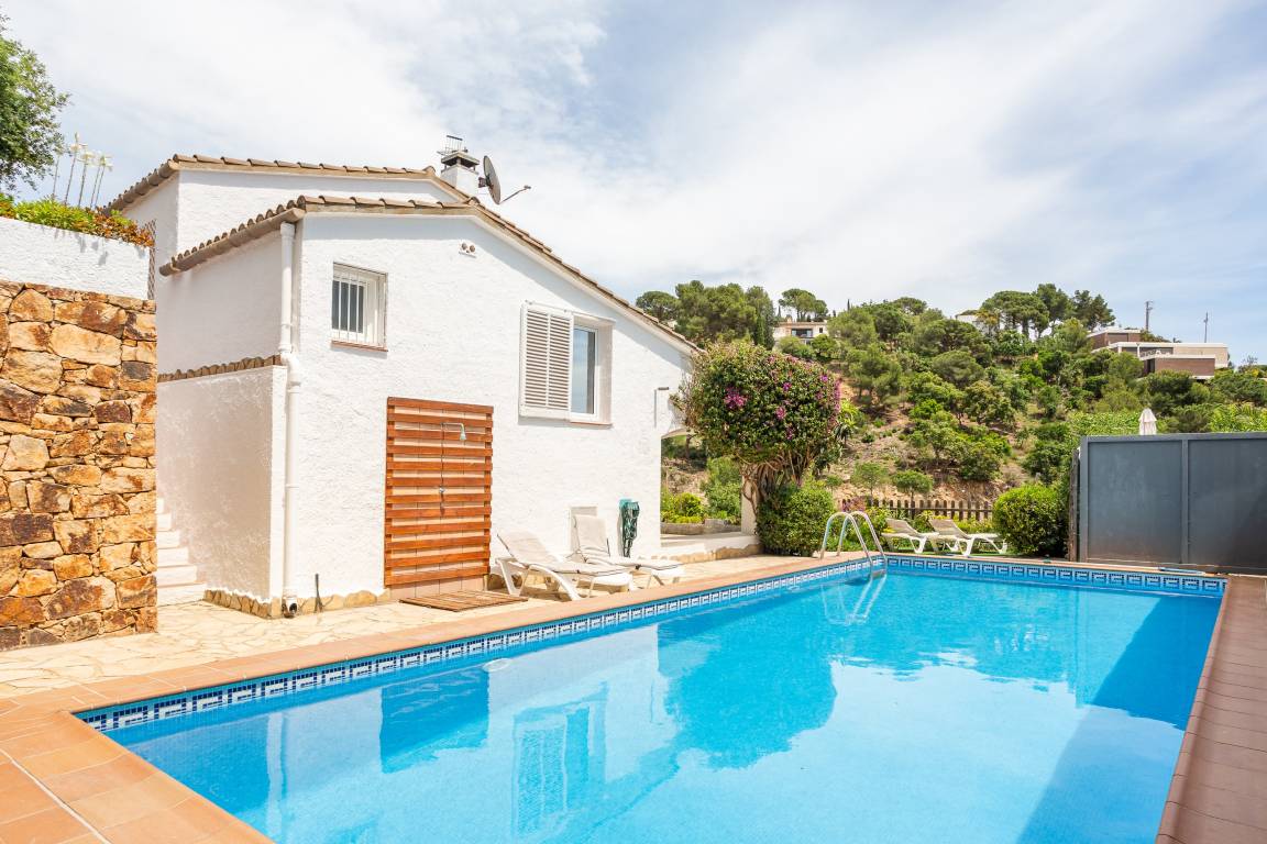 145 M² Villa ∙ 4 Habitaciones ∙ 8 Huéspedes - Tossa de Mar