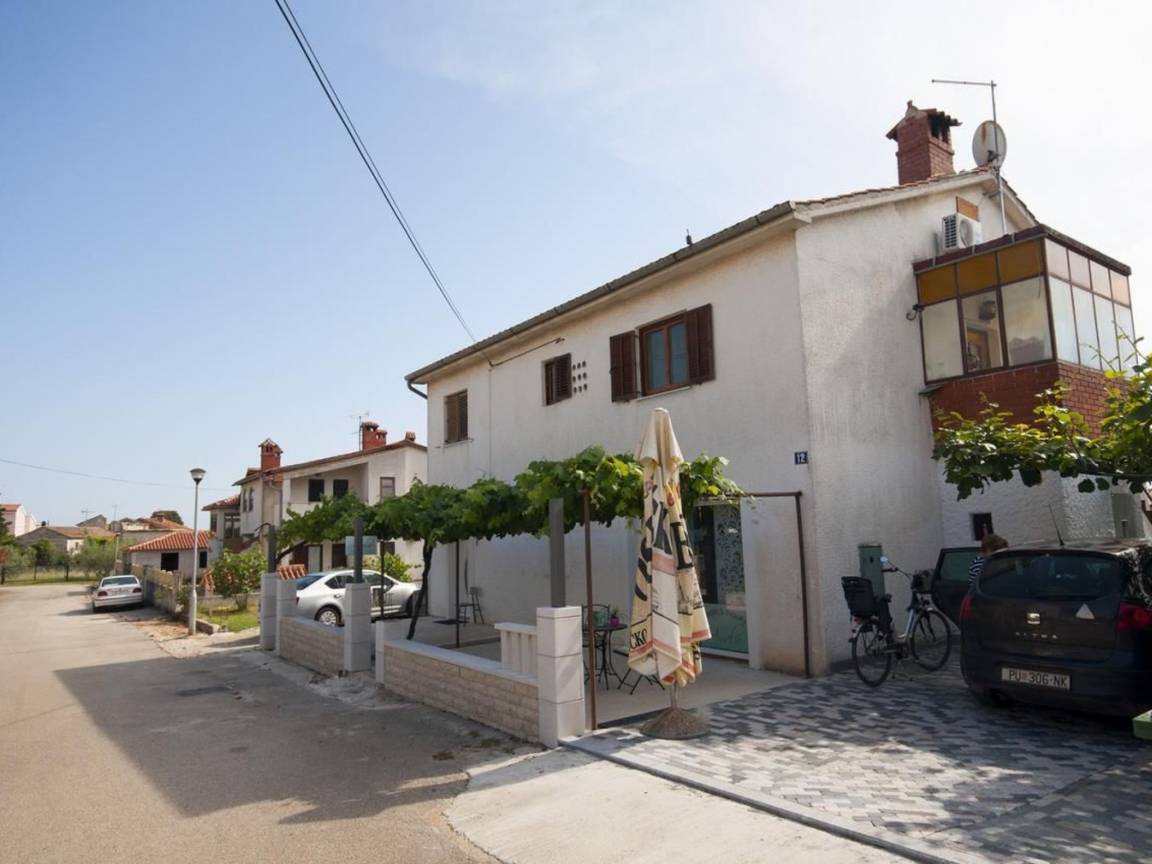 90 M² Apartment ∙ 2 Bedrooms ∙ 6 Guests - Novigrad