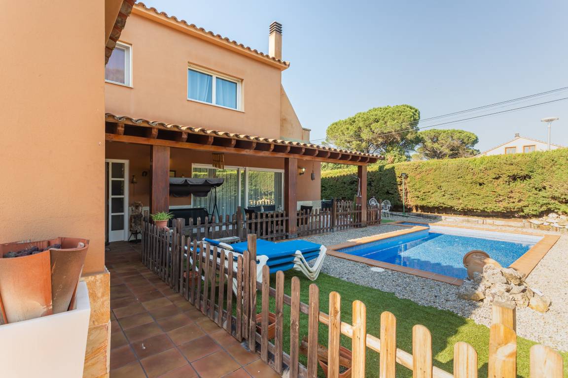 276 M² Villa ∙ 3 Habitaciones ∙ 6 Huéspedes - Llagostera