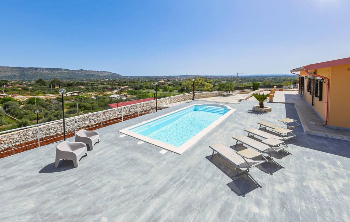160 M² House ∙ 4 Bedrooms ∙ 8 Guests - Syracuse