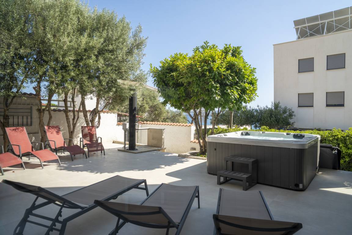 250 M² House ∙ 5 Bedrooms ∙ 10 Guests - Zadar