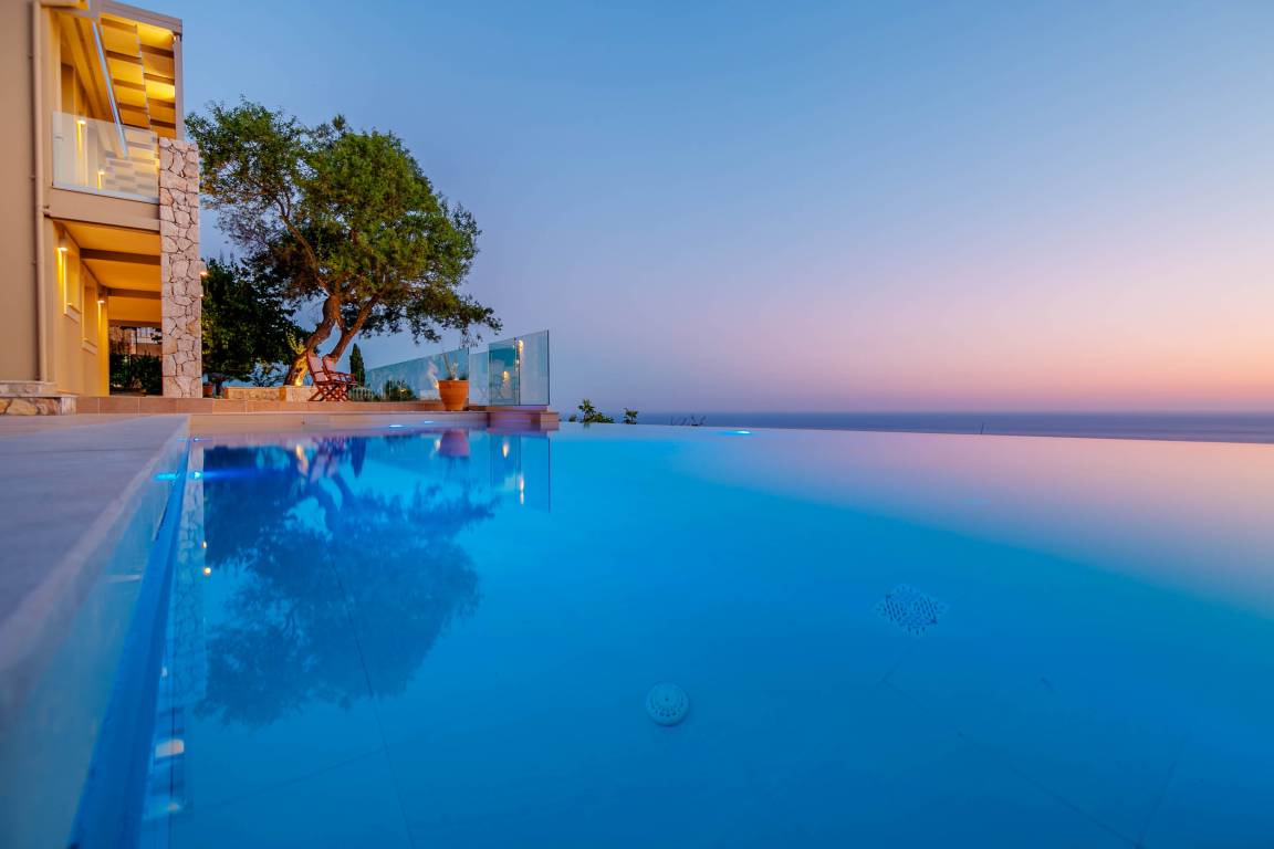150 M² Villa ∙ 3 Bedrooms ∙ 7 Guests - Corfu