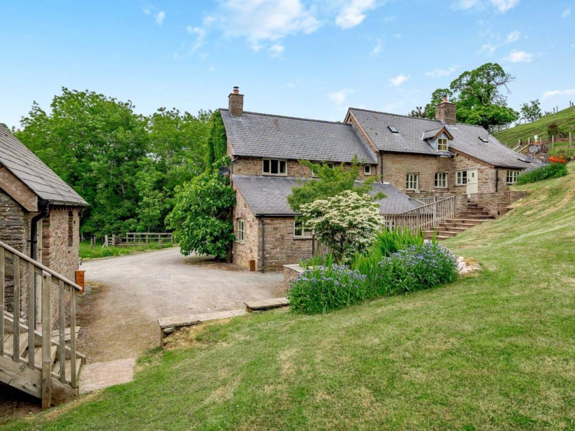 Cottage ∙ 3 Bedrooms ∙ 8 Guests - Wales