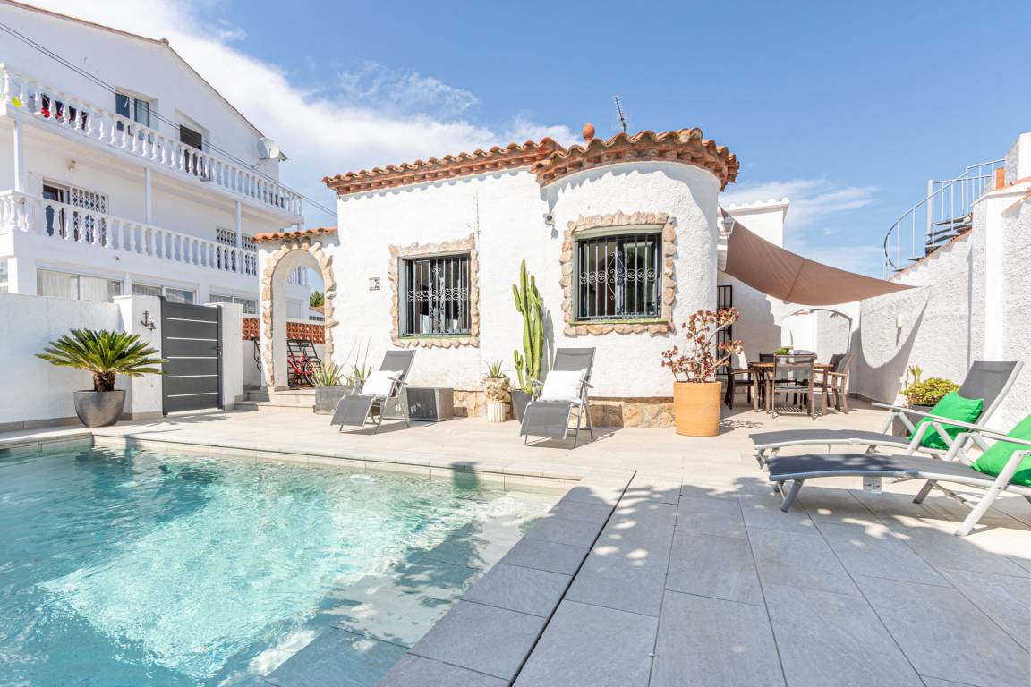 100 M² Villa ∙ 3 Slaapkamers ∙ 7 Gasten - Figueres