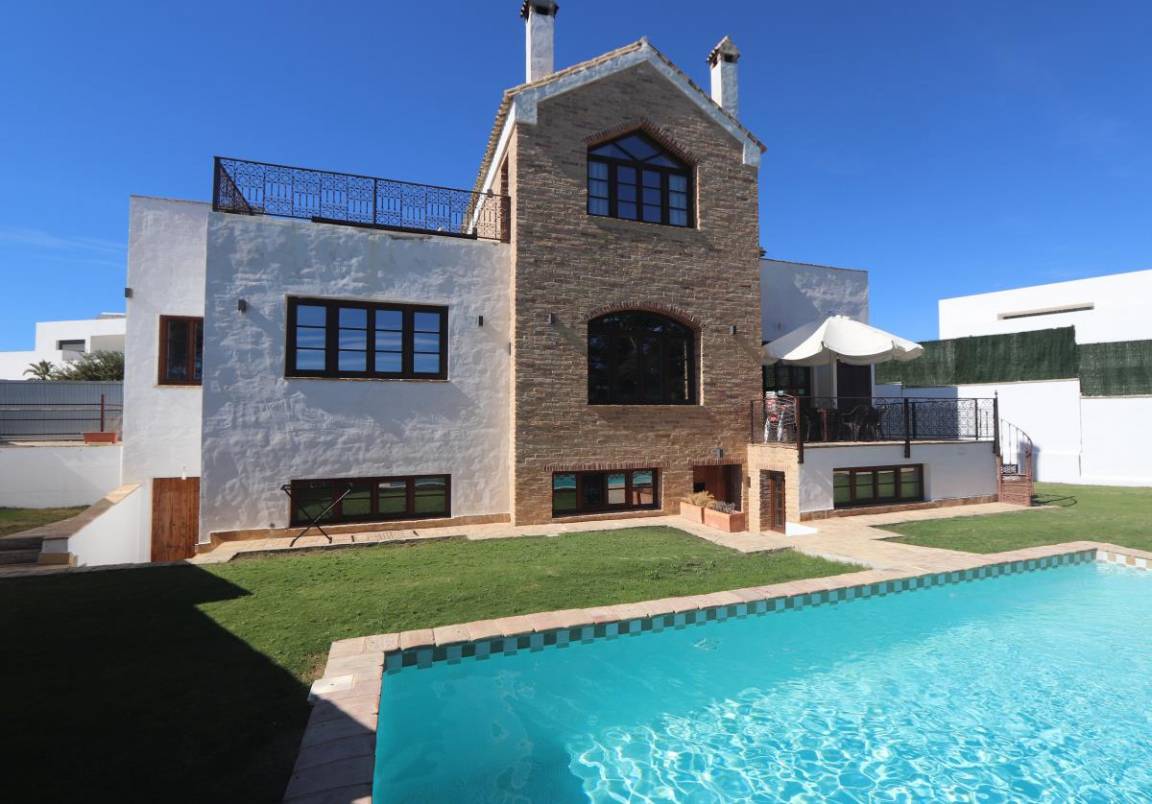 250 M² Casa ∙ 6 Habitaciones ∙ 12 Huéspedes - Conil de la Frontera