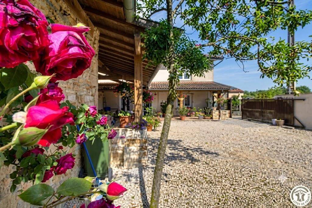 92 M² Gîte ∙ 2 Chambres ∙ 6 Personnes - Ain