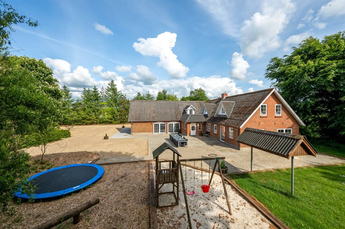 592 m&sup2; Ferienhaus 7 Schlafzimmer 18 G&auml;ste