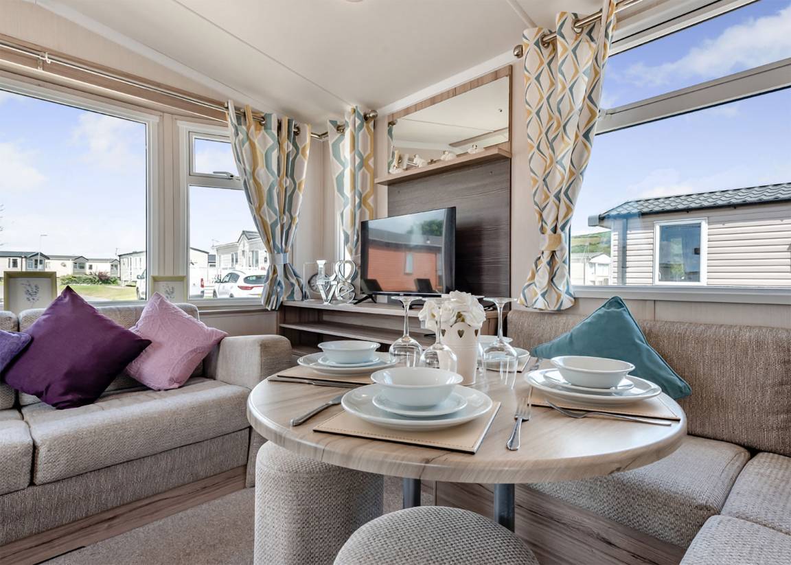 Caravan ∙ 2 Bedrooms ∙ 4 Guests - Wales