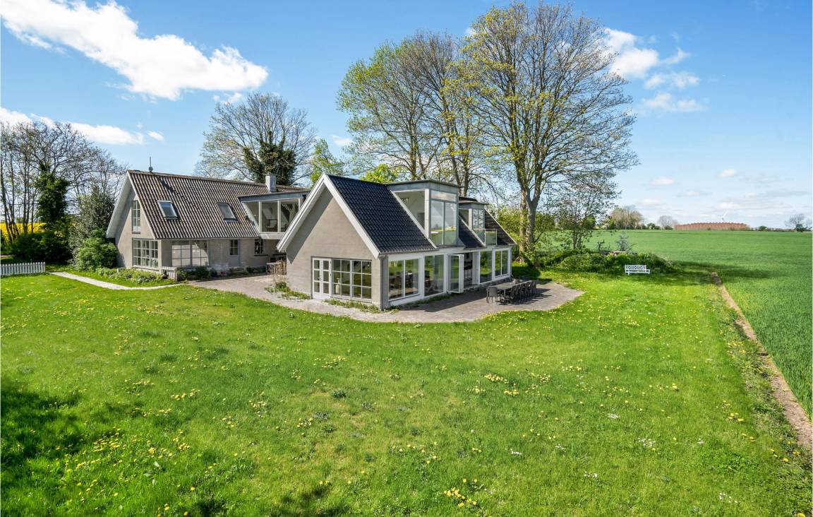 307 M² Ferienhaus ∙ 4 Schlafzimmer ∙ 14 Gäste