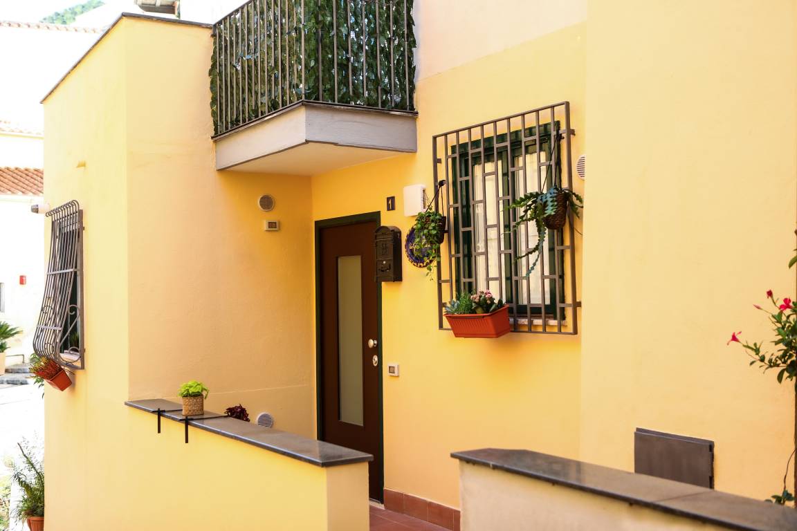60 M² Apartment ∙ 1 Bedroom ∙ 5 Guests - Salerno