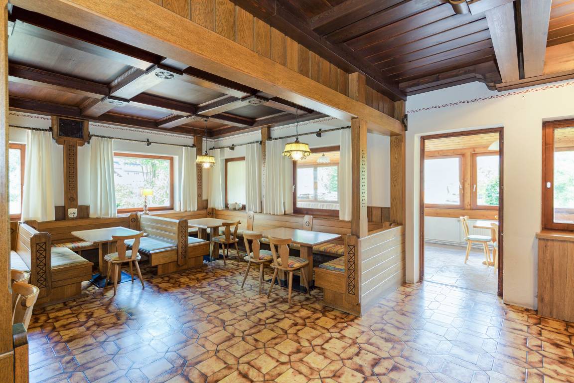 900 m² Ferienhaus ∙ 16 Schlafzimmer ∙ 50 Gäste – Bild 3