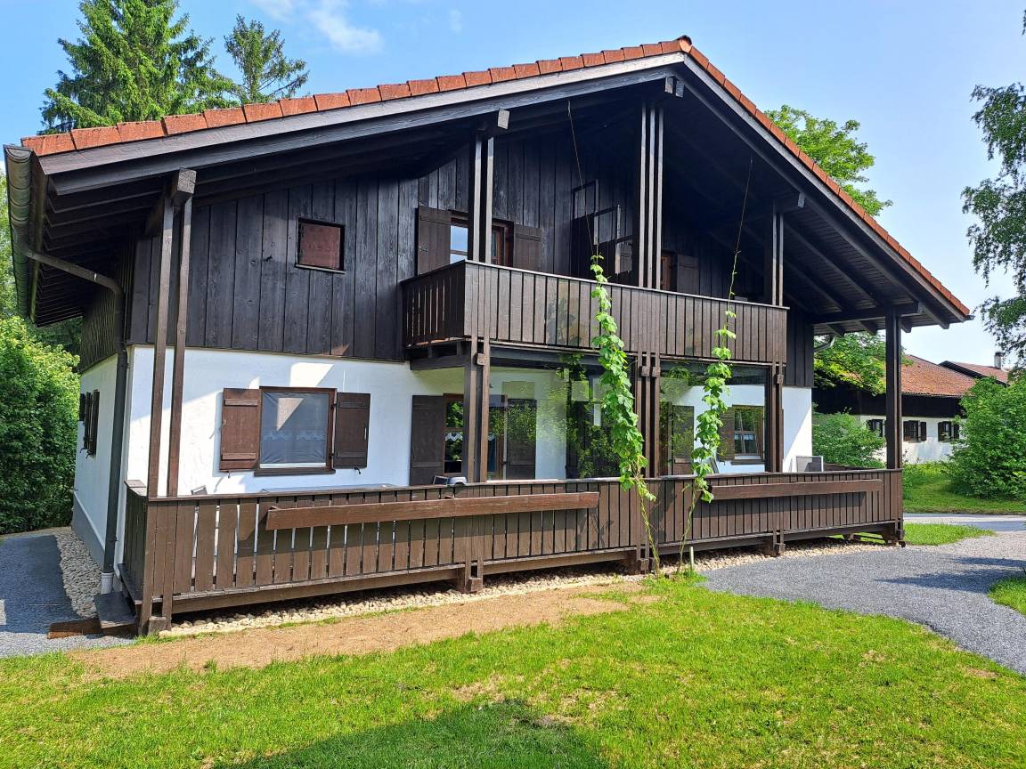 94 M² Ferienwohnung ∙ 2 Schlafzimmer ∙ 4 Gäste - Deggendorf