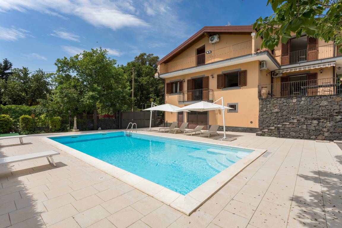 150 M² Villa ∙ 4 Habitaciones ∙ 8 Huéspedes - Acireale