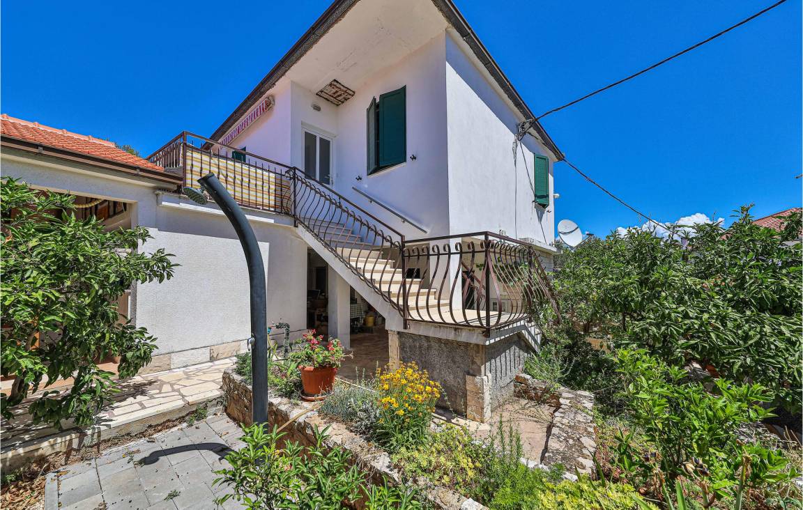 76 M² House ∙ 4 Bedrooms ∙ 8 Guests - Sevid