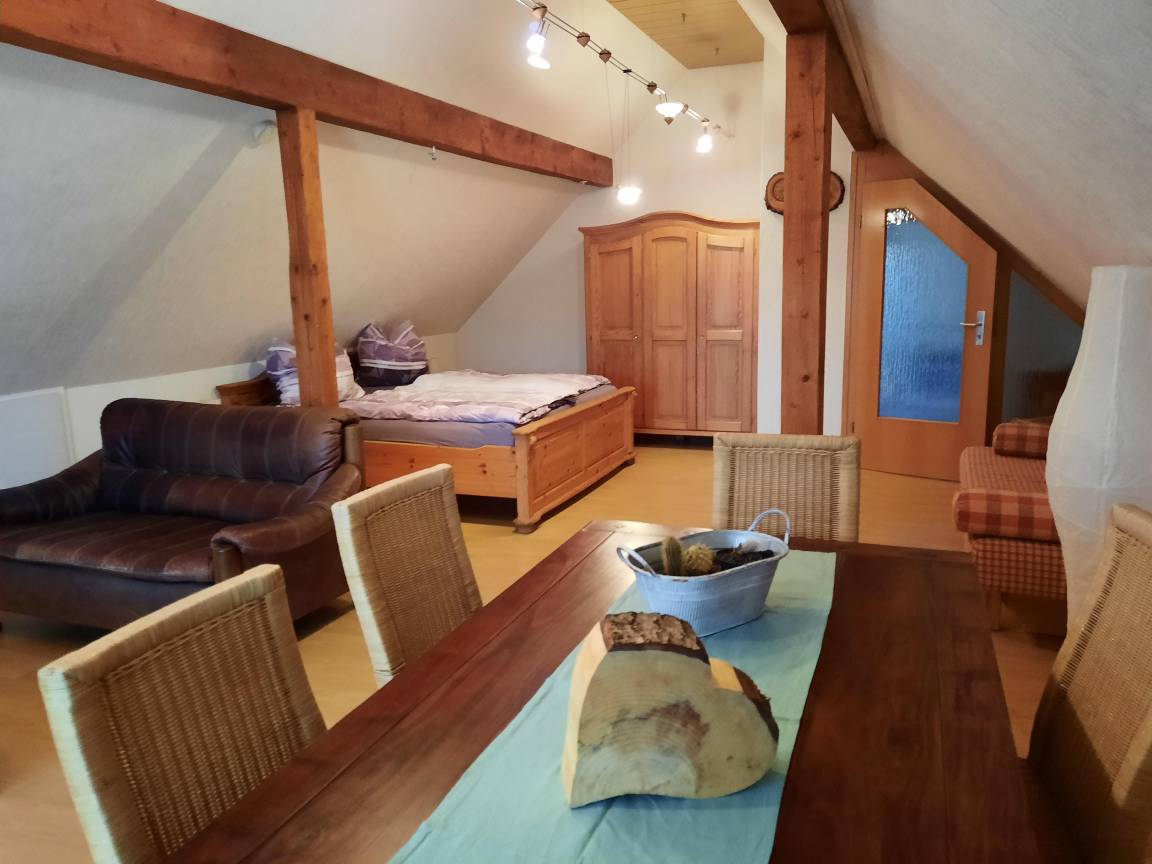 100 M² Ferienwohnung ∙ 2 Schlafzimmer ∙ 6 Gäste - Rennerod