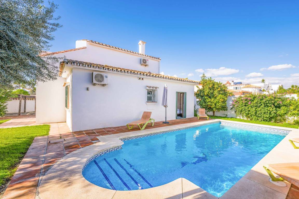Villa ∙ 4 Bedrooms ∙ 8 Guests - Estepona