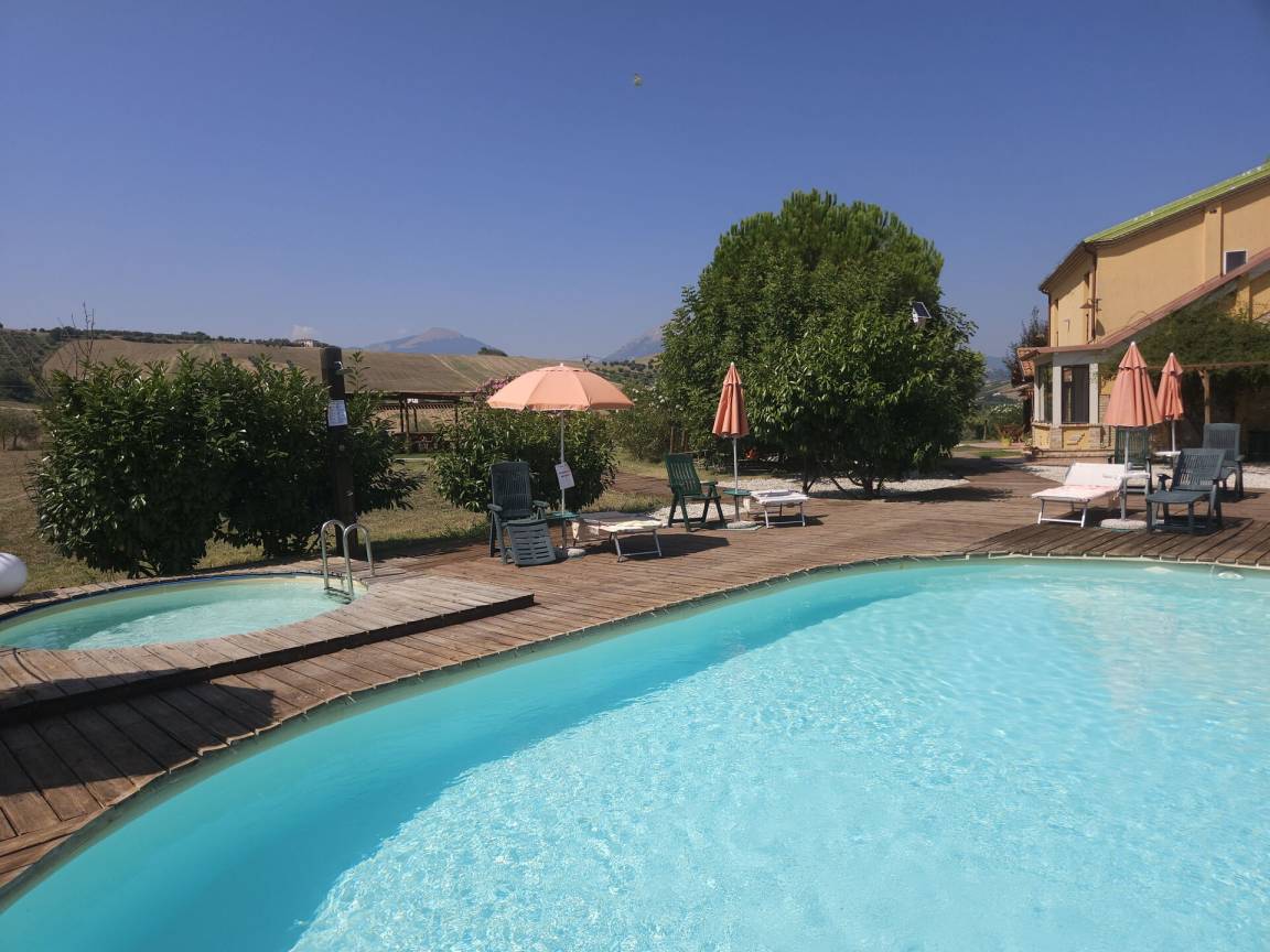 350 M² Villa ∙ 6 Slaapkamers ∙ 19 Gasten - Teramo