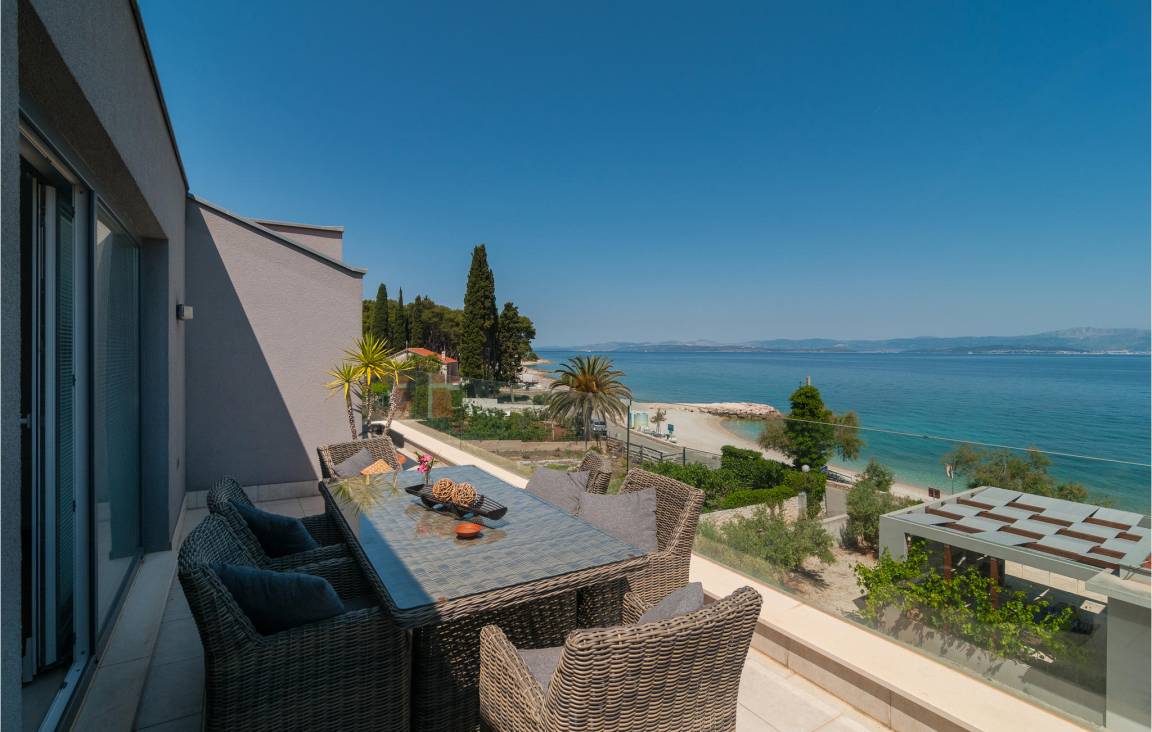 190 M² Apartment ∙ 3 Bedrooms ∙ 6 Guests - Sutivan