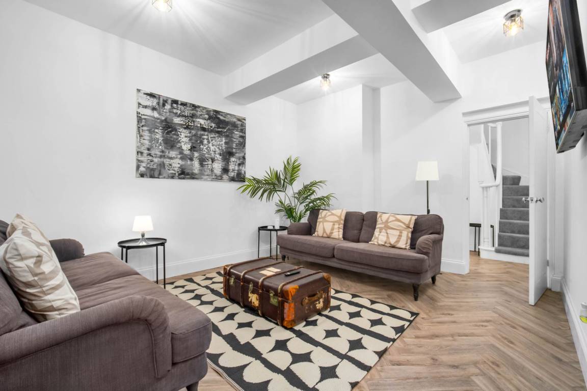 140 M² Apartamento ∙ 3 Habitaciones ∙ 6 Huéspedes - Wolverhampton