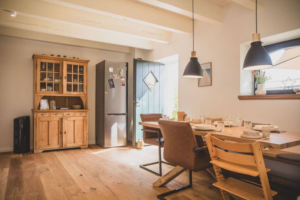 80 M² Ferienwohnung ∙ 2 Schlafzimmer ∙ 5 Gäste - Emden