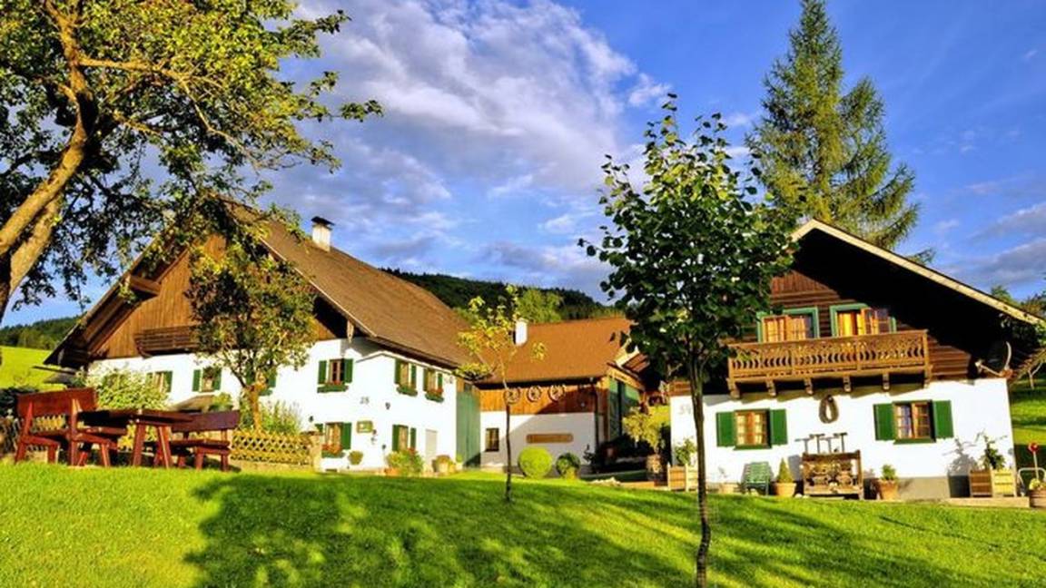 105 M² Ferienhaus ∙ 4 Schlafzimmer ∙ 8 Gäste - Attersee