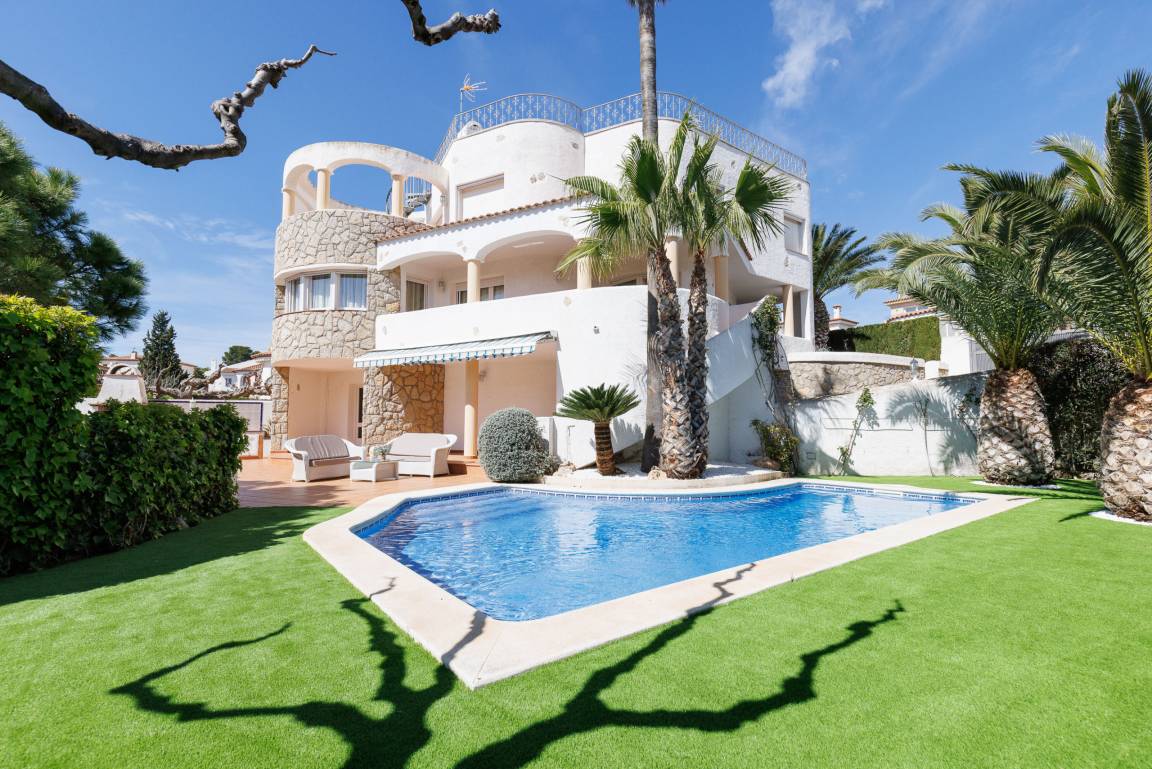 293 M² Villa ∙ 5 Bedrooms ∙ 10 Guests - Miami Playa